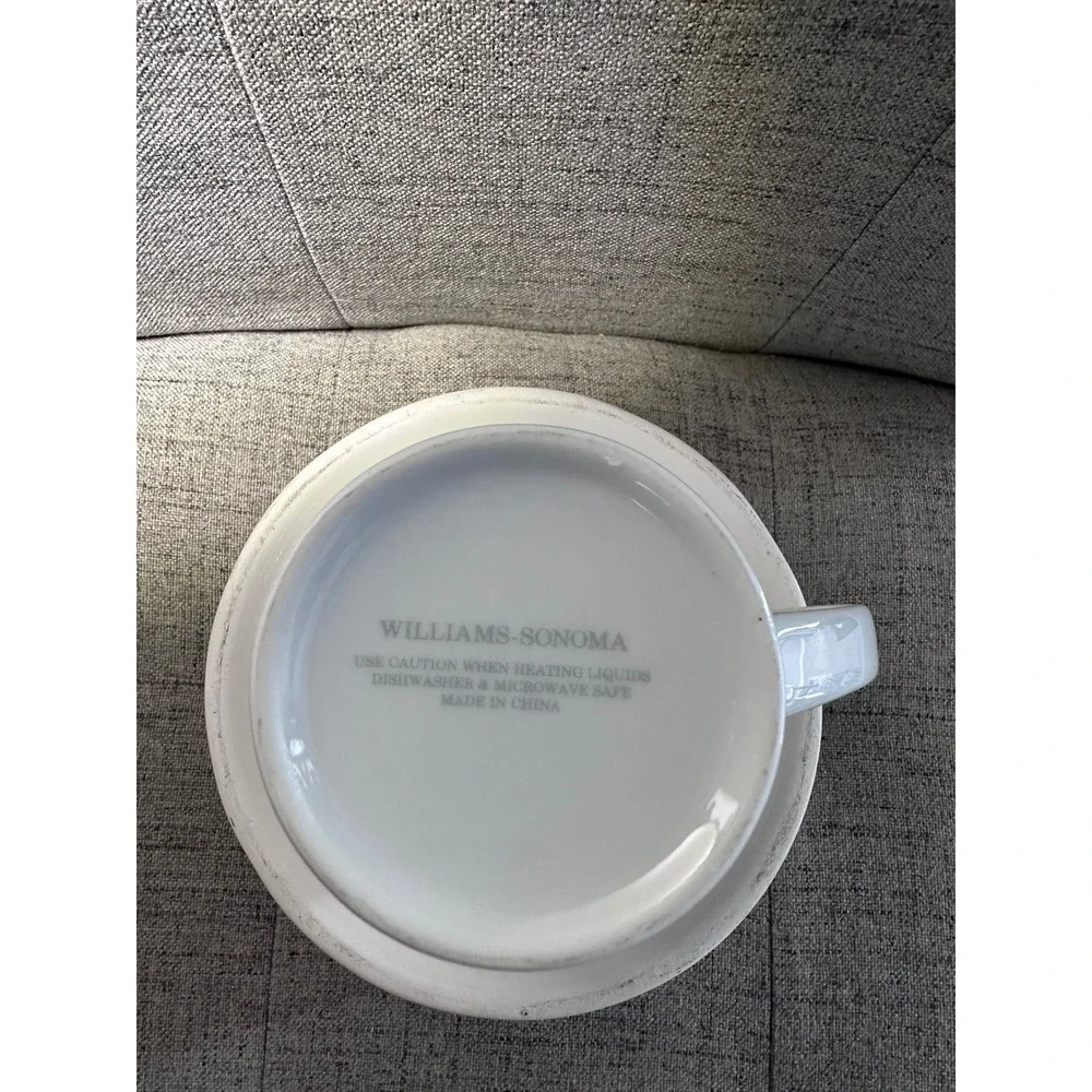 Williams Sonoma White Mug with Gray‎ Arrows and Hearts Design Coffee Tea Cup